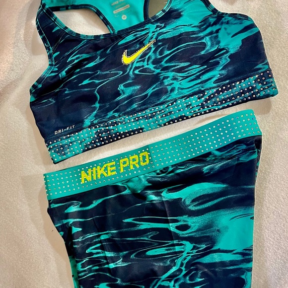 Nike pro set with bling - Picture 3 of 4